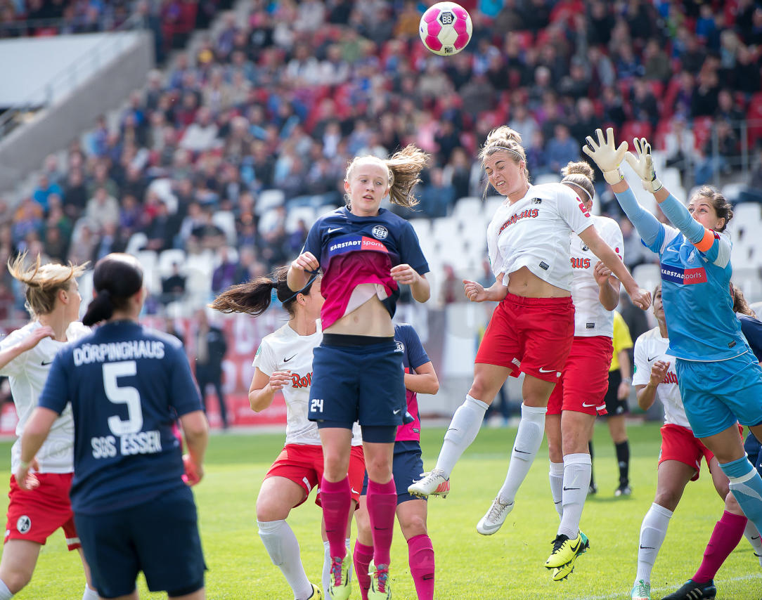 DFB-Pokal Halbfinale der Frauen 2014 in Essen