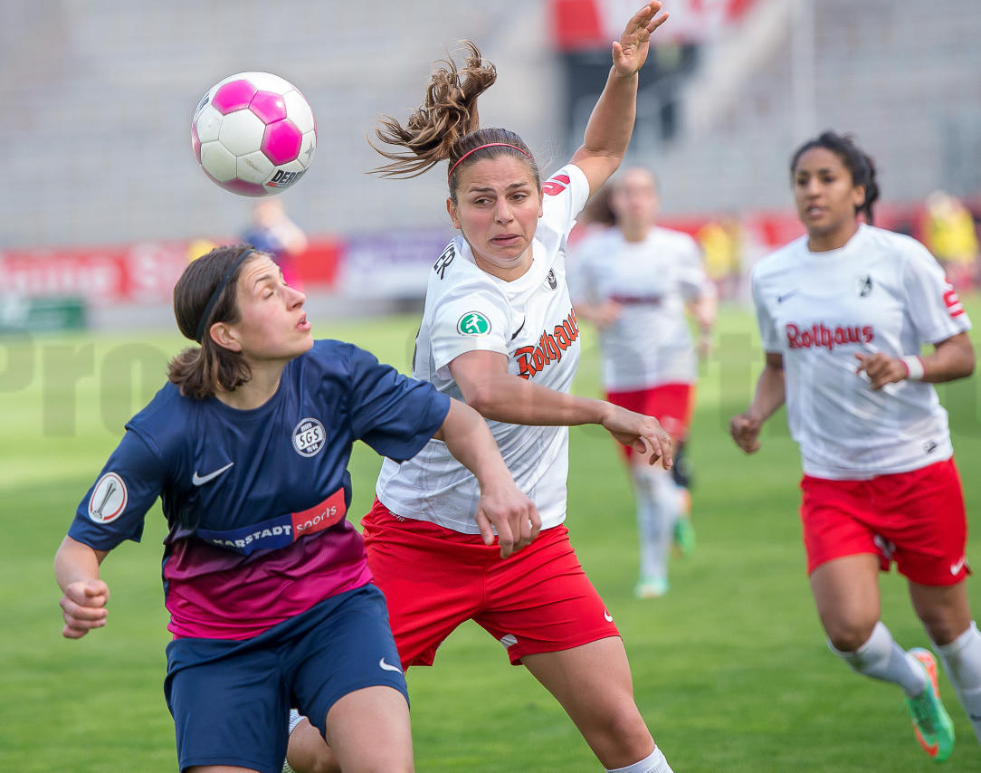 DFB-Pokal Halbfinale der Frauen 2014 in Essen
