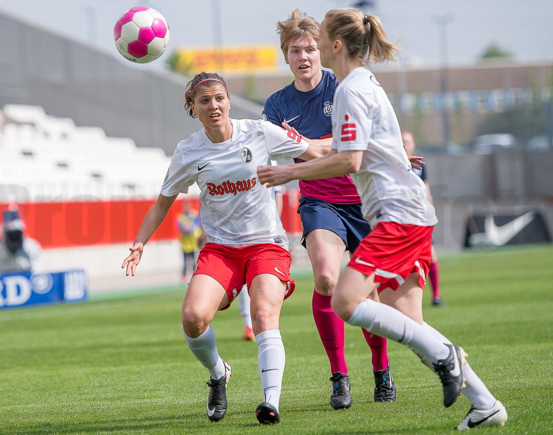 DFB-Pokal Halbfinale der Frauen 2014 in Essen