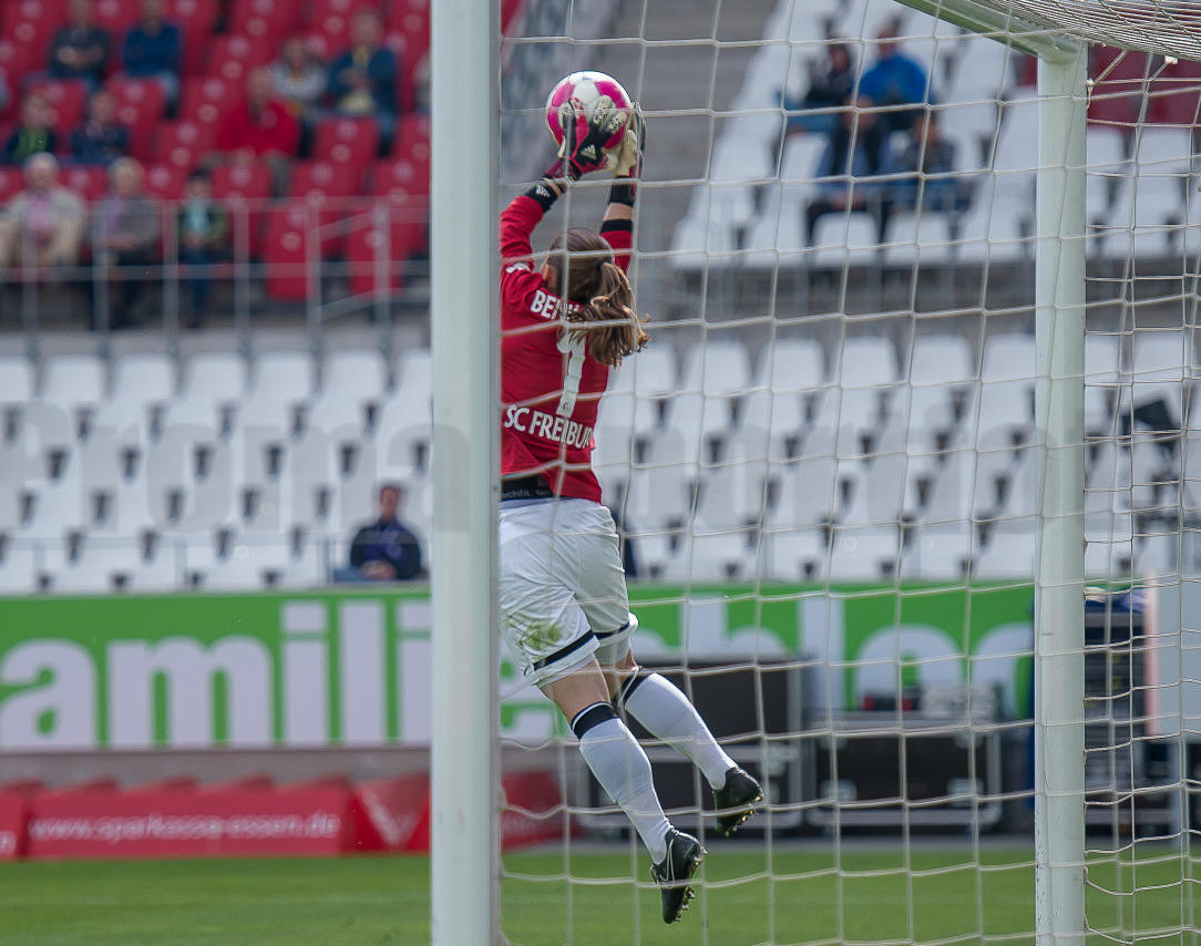 DFB-Pokal Halbfinale der Frauen 2014 in Essen