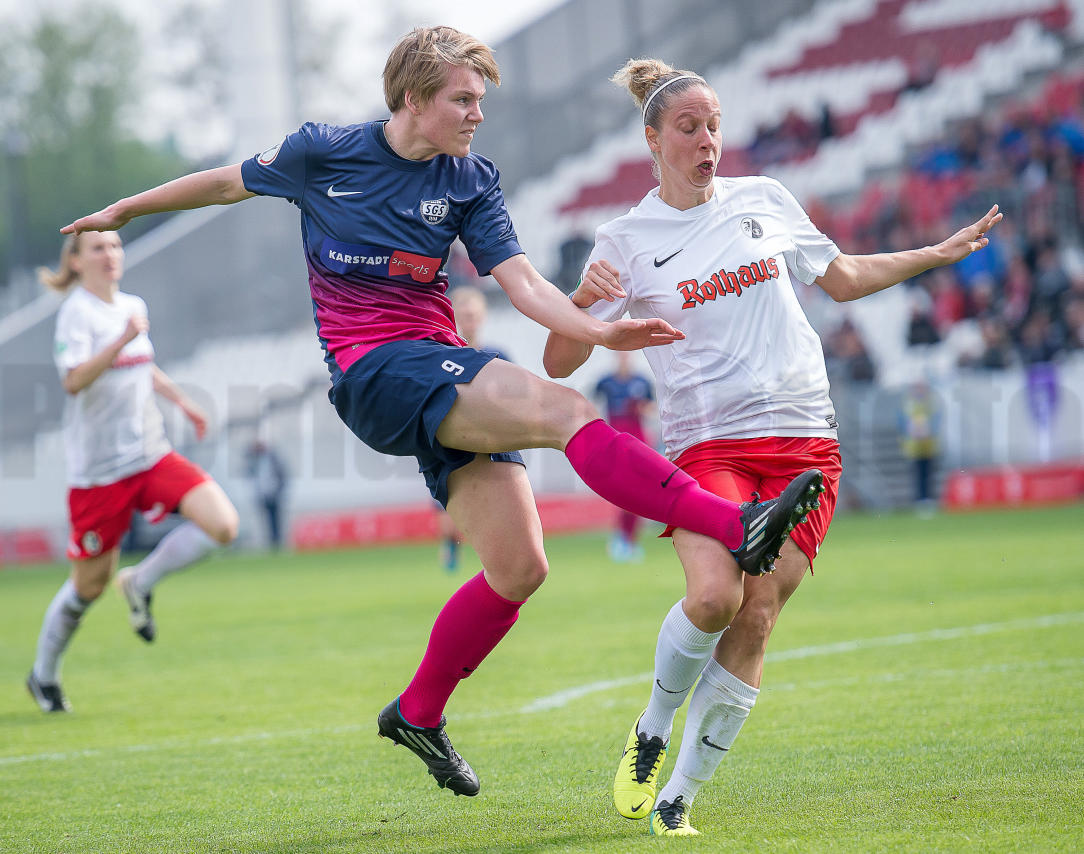 DFB-Pokal Halbfinale der Frauen 2014 in Essen