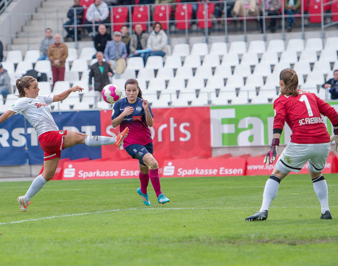 DFB-Pokal Halbfinale der Frauen 2014 in Essen