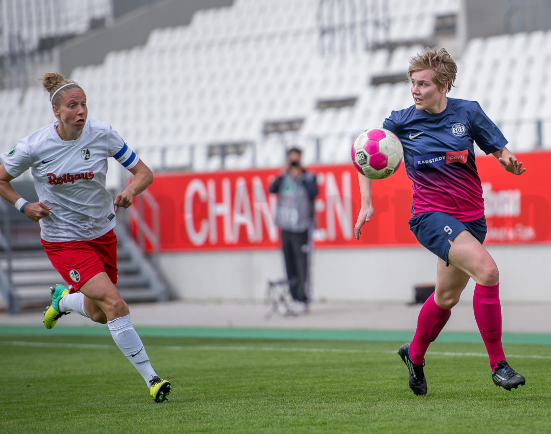 DFB-Pokal Halbfinale der Frauen 2014 in Essen