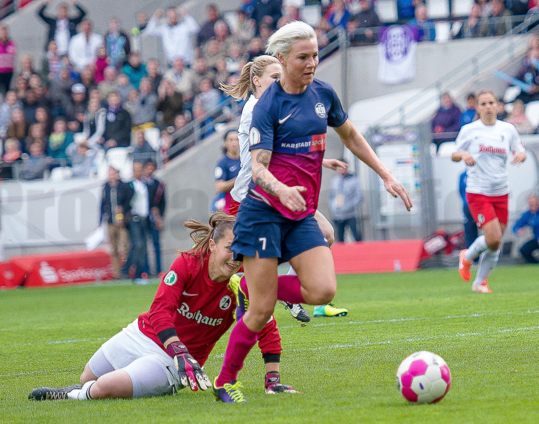 DFB-Pokal Halbfinale der Frauen 2014 in Essen